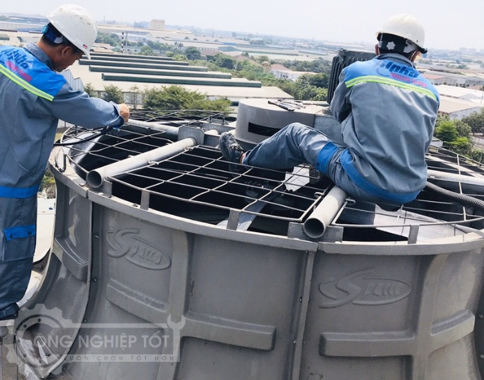 Lắp motor tháp giải nhiệt